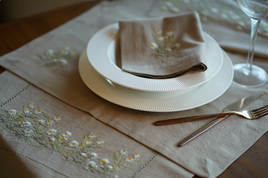 embroidered daisy napkins