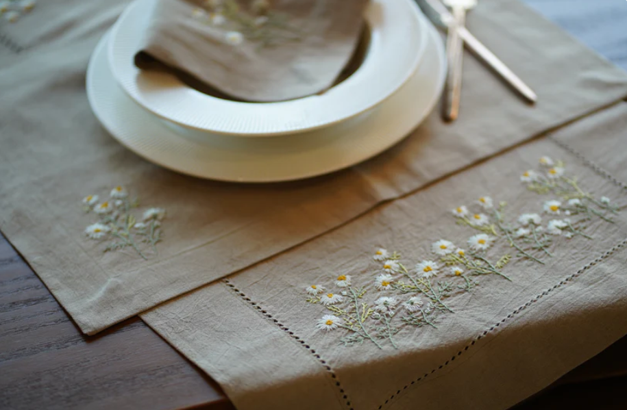embroidered daisy napkins