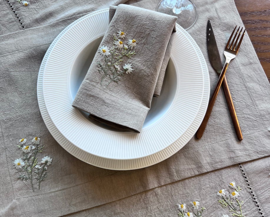embroidered daisy napkins